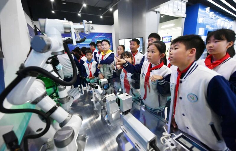 China on path of building new AI chatbots
