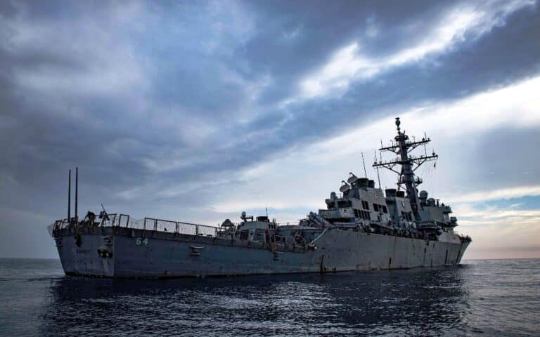 US warship attacked by Yemeni missiles