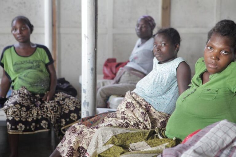 difficulties for pregnant women living in Nigera's refugee camp