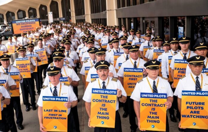 North American pilots demanded better work contracts